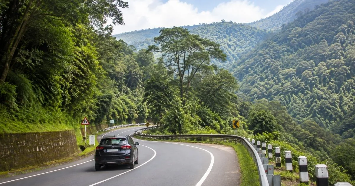 keralathinte-athirthi-pathakaliloodeyulla-road-trippukal